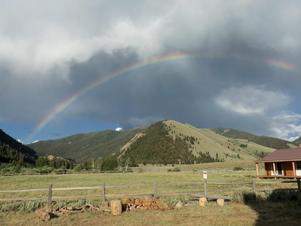 Montana Spirit Guest Lodge Cliff Lake Room photo