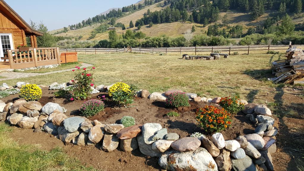 Montana Spirit Guest Lodge Cliff Lake Exterior photo